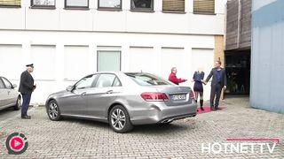Blondes Luder genießt heißen Analspaß nach dem Shooting